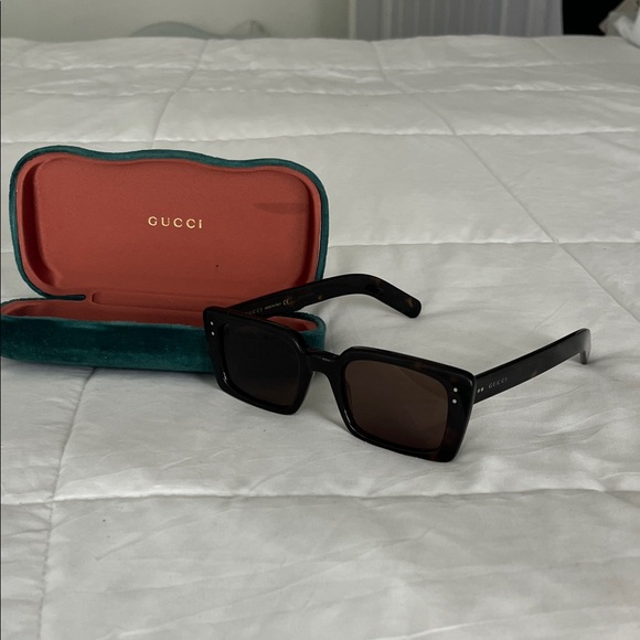 Gucci Dark Frame Sunglasses - Picture 1 of 11
